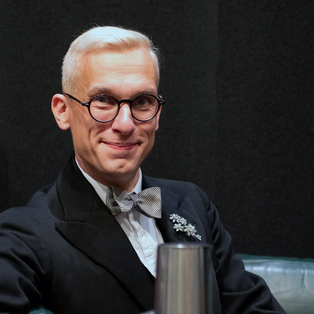 Mark Hill Antiques & Collectables Expert Author